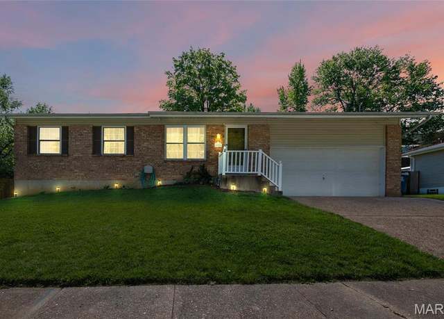 Property at 2922 Shores Dr, St Louis, MO 63125, 3 beds, 2 baths