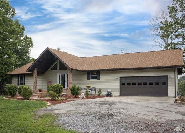 Property at 3448 Levee Rd, Centralia, IL 62801, 4 beds, 4 baths