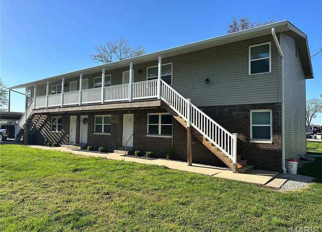 Property at 1060 N Walnut St, Breese, IL 62230, 10 beds, 6 baths