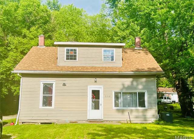 Property at 2512 Dutch Hollow Rd, Belleville, IL 62223, 3 beds, 1 bath