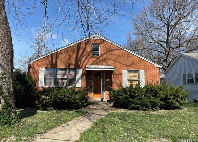 Property at 301 N 37th St, Belleville, IL 62226, 2 beds, 1 bath