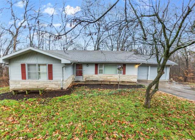 Property at 1211 W Cape Rock Dr, Cape Girardeau, MO 63701, 5 beds, 2 baths
