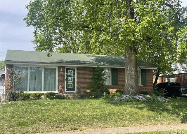 Property at 725 Hawthorn Ave, St Charles, MO 63301, 3 beds, 2 baths