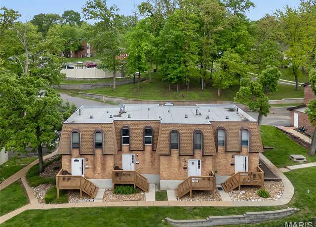 Property at 2759 Blackforest Dr, St Louis, MO 63129, 2 beds, 1.5 baths