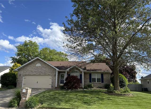 Property at 113 Fairway Dr, Maryville, IL 62062, 3 beds, 3 baths