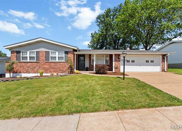 Property at 2645 Causeway Dr, St Louis, MO 63125, 4 beds, 2 baths