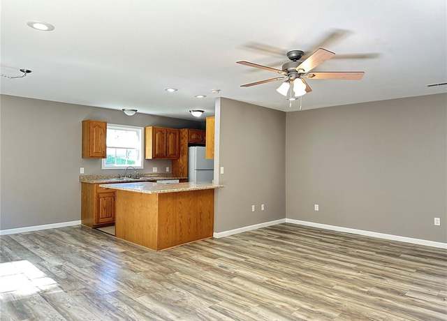 Property at 310 Sunny Valley Ln, Poplar Bluff, MO 63901, 4 beds, 1 bath