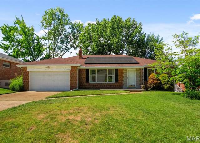 Property at 10634 Larkspur Dr, St Louis, MO 63123, 3 beds, 1.5 baths
