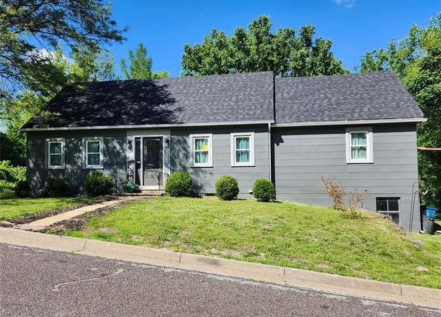 Property at 303 Locust St, New Haven, MO 63068, 4 beds, 2 baths