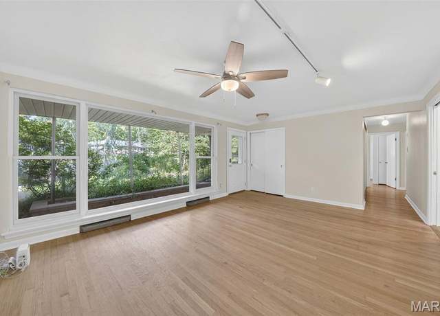 Property at 3 Cardigan Ln, St Louis, MO 63135, 3 beds, 3 baths