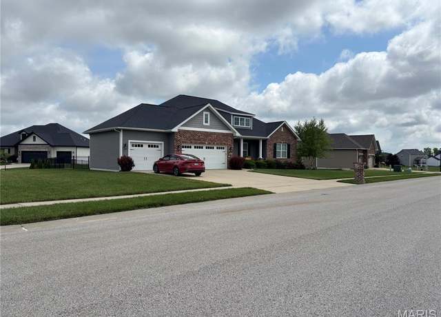 Property at 812 Green Jacket Way, O'fallon, IL 62269, 5 beds, 3 baths