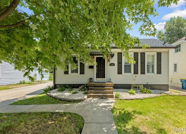 Property at 218 Monroe St, Edwardsville, IL 62025, 3 beds, 2 baths
