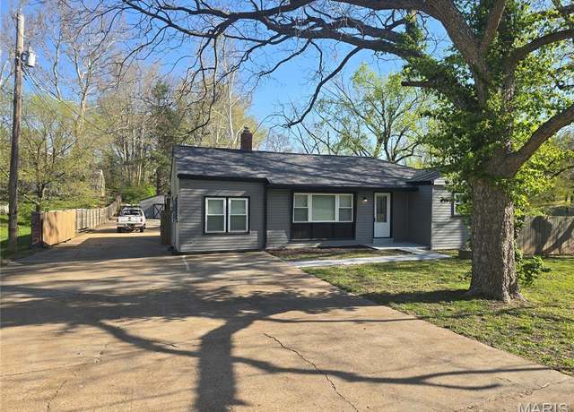 Property at 1707 Parker Rd, St Louis, MO 63138, 4 beds, 2 baths