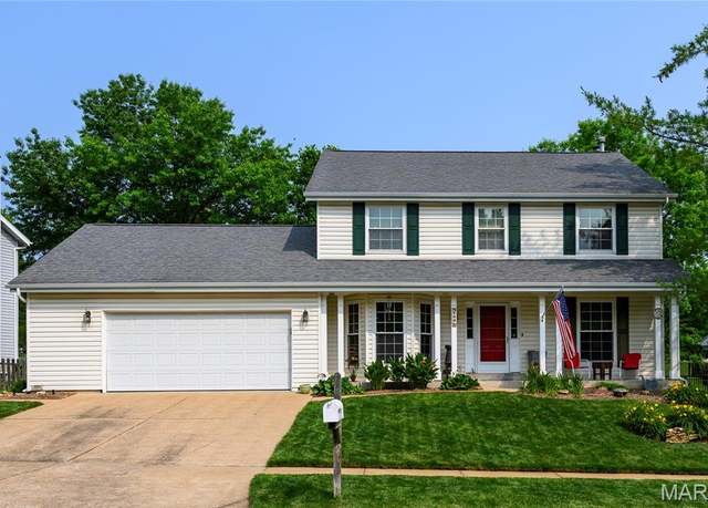 Property at 888 Oakmoor Dr, Fenton, MO 63026, 4 beds, 2.5 baths