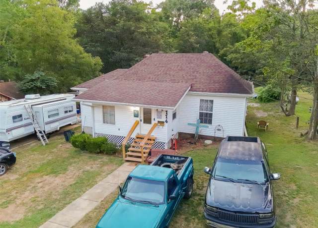 Property at 114 S 10th St, Thayer, MO 65791, 3 beds, 3 baths