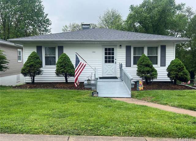 Property at 1441 Eberhart Ave, Edwardsville, IL 62025, 3 beds, 2 baths