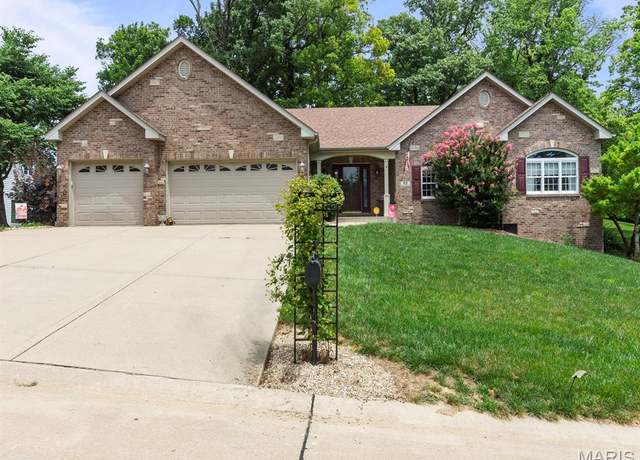 Property at 93 Stonebridge Crossing Dr, Maryville, IL 62062, 4 beds, 3 baths