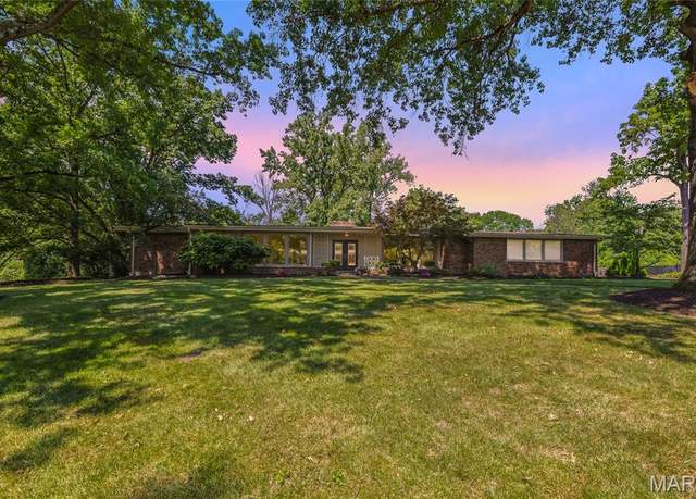 Property at 19 W Ladue Estates Dr, Creve Coeur, MO 63141, 5 beds, 4 baths