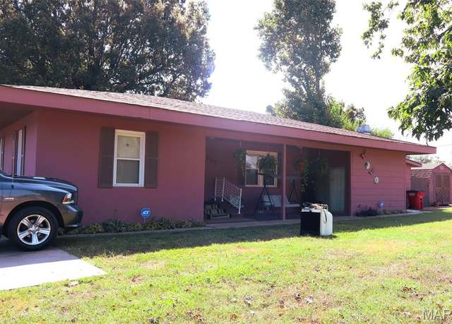 Property at 502 Jaycee St, Sikeston, MO 63801, 4 beds, 2 baths
