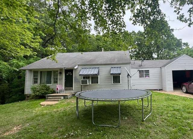 Property at 1112 Cole Ave, Poplar Bluff, MO 63901, 2 beds, 1 bath