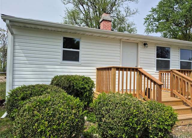 Property at 2205 Miracle Ave, Granite City, IL 62040, 3 beds, 1 bath