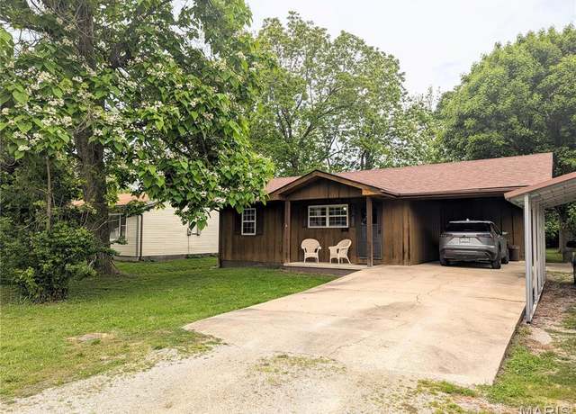 Property at 631 W Victor St, Poplar Bluff, MO 63901, 2 beds, 1 bath