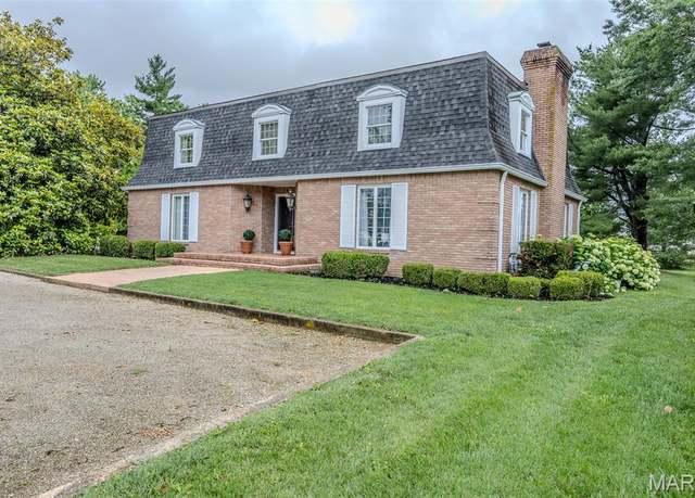 Property at 470 Sunset Dr, Lebanon, MO 65536, 4 beds, 4 baths