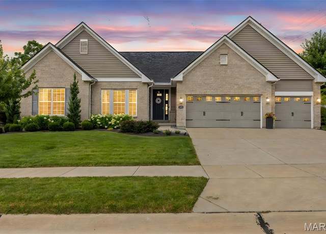 Property at 2700 Brook Hill Lane Ln, St Charles, MO 63303, 4 beds, 3.5 baths