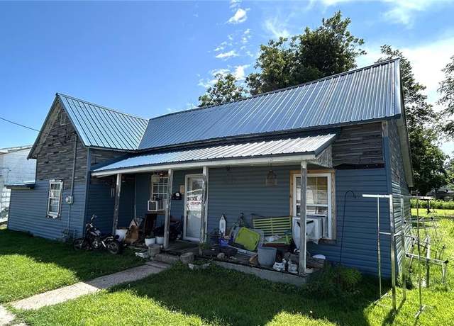 Property at 526 N Locust St, Dexter, MO 63841, 3 beds, 1 bath