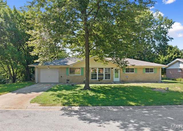 Property at 141 Sunny Slope Dr, Belleville, IL 62221, 3 beds, 2 baths