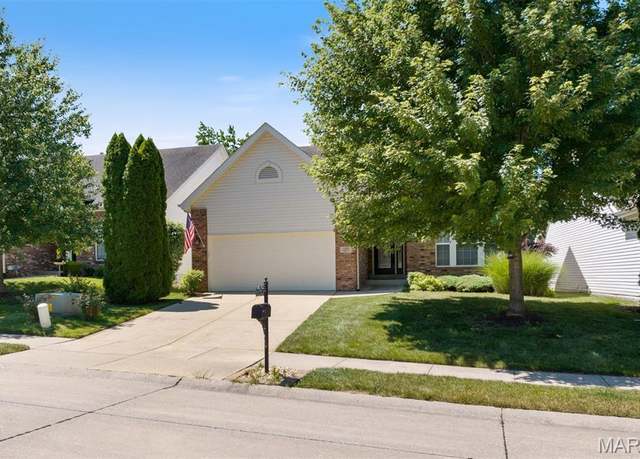 Property at 2412 Fourlakes Dr, Belleville, IL 62220, 2 beds, 2 baths