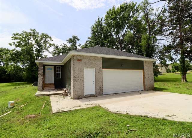 Property at 540 Pearl St, Lebanon, MO 65536, 3 beds, 2 baths