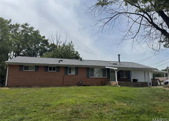 Property at 1527 Howell St, Cape Girardeau, MO 63701, 3 beds, 2 baths
