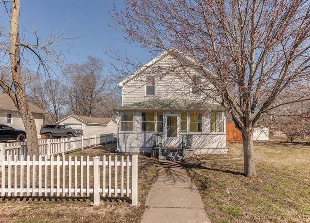 Property at 211 E Center St, Brighton, IL 62012, 4 beds, 2.5 baths