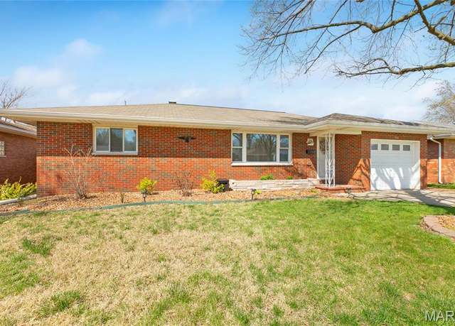 Property at 914 Willow St, Wood River, IL 62095, 2 beds, 2 baths