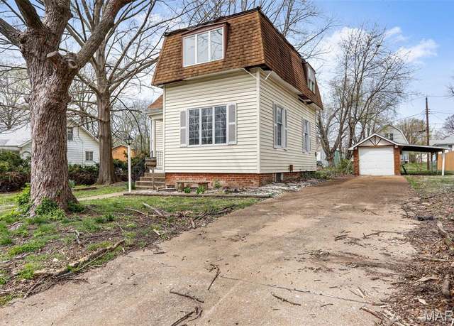 Property at 107 N 36th St, Belleville, IL 62226, 2 beds, 1.5 baths
