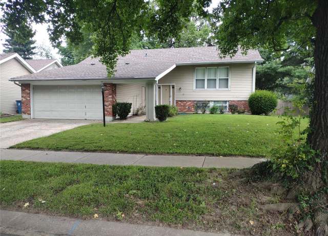 Property at 5432 Trailbend Dr, Florissant, MO 63033, 4 beds, 3 baths
