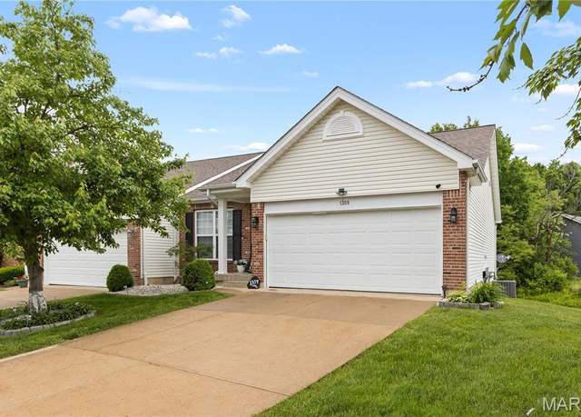Property at 1359 Flintshire Ln, Lake St Louis, MO 63367, 2 beds, 2.5 baths