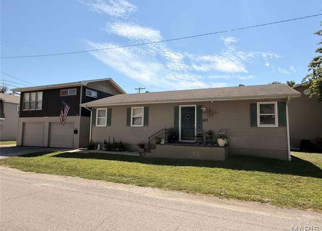 Property at 602 Illinois Ave, Dupo, IL 62239, 3 beds, 1 bath