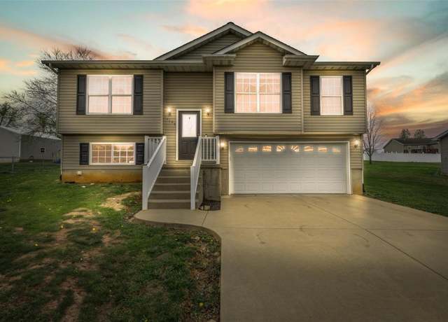 Property at 1135 Stone Crest Dr, Desloge, MO 63628, 3 beds, 3 baths