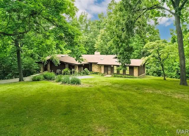 Property at 138 S Greentrails Dr, Chesterfield, MO 63017, 4 beds, 4 baths