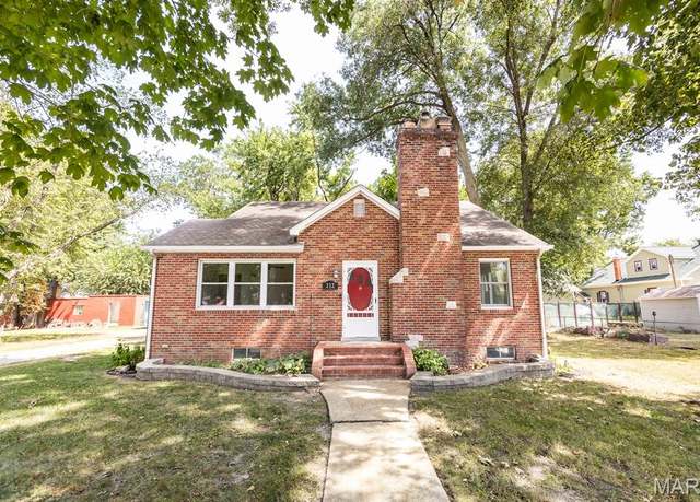 Property at 212 N Market St, Mascoutah, IL 62258, 3 beds, 1.5 baths