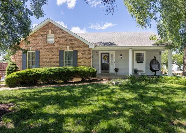 Property at 4 Aken Ct, St Peters, MO 63376, 3 beds, 2 baths
