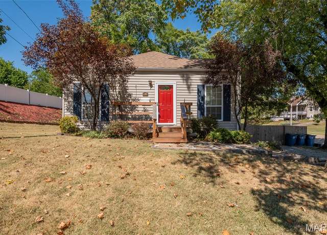 Property at 104 W Johnson St, Collinsville, IL 62234, 3 beds, 2 baths