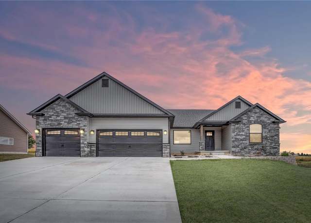 Property at 610 Yvette Pl, Jerseyville, IL 62052, 3 beds, 2 baths