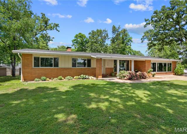 Property at 2105 Jackson Rd, Poplar Bluff, MO 63901, 4 beds, 4 baths