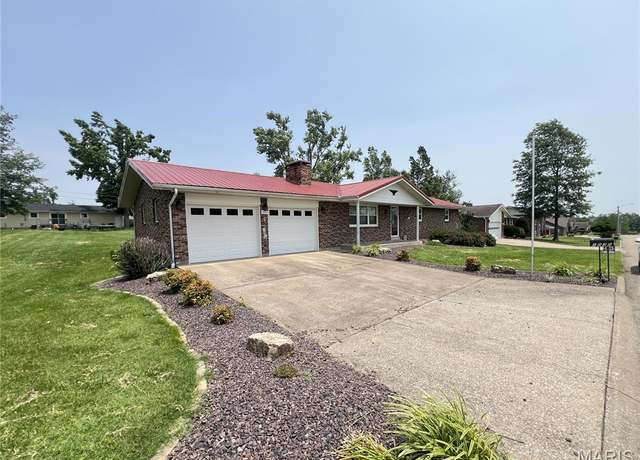 Property at 1030 Jenkins St, Perryville, MO 63775, 3 beds, 2.5 baths