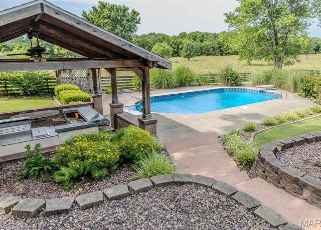 Property at 16930 Grace Rd, Lebanon, MO 65536, 5 beds, 3 baths