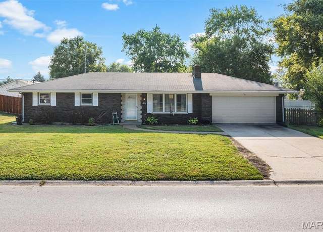 Property at 710 N Smiley St, O'fallon, IL 62269, 3 beds, 1.5 baths