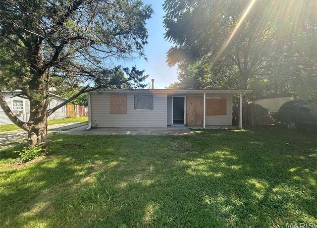 Property at 1305 Saint Stephens Dr, Cahokia Heights, IL 62206, 3 beds, 1 bath